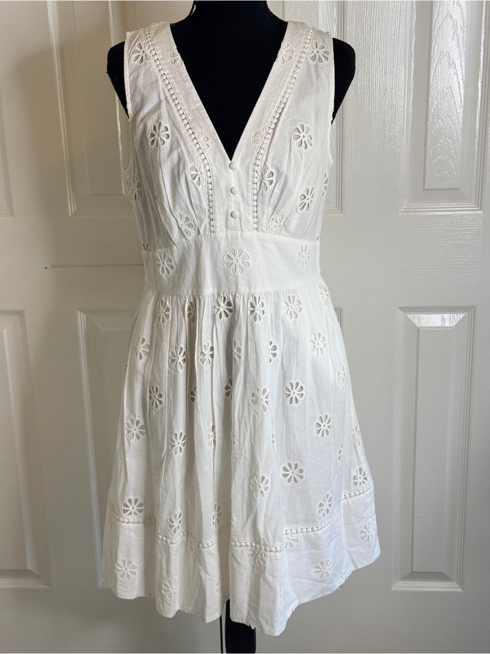 Kate Spade White Clover Eyelet Dress 8 NJMUB077 V-Neck A-Line Mini EUC